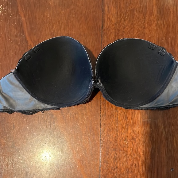 Strapless black lace bra. - Picture 2 of 4